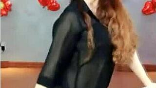 Looking for a sexy Vietnamese girl dance on Uplive