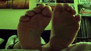 Mature wife indulges in foot fetish with toe kissing