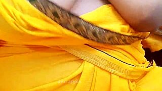 Alluring Bengali bhabhi in a tempting sare
