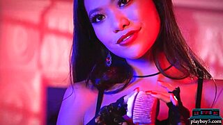 Vina Skys' sensual dinner strip