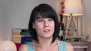 Der Perfekte Fang: German Babe Explores Toys with Shaved Pussy in European Amateur Scene