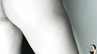Natural tits bouncing while vibrator stimulates her pussy