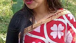 Bengali housewife in steamy scene