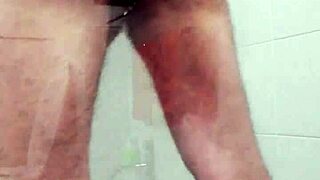 Amateur gay’s steamy shower scene turns into a hot gayanal action