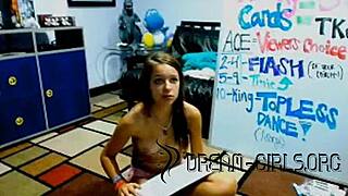 Armless teen in webcam show