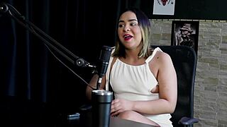 Beautiful Brazilian blonde, Nands Ninfetinha's sensual journey