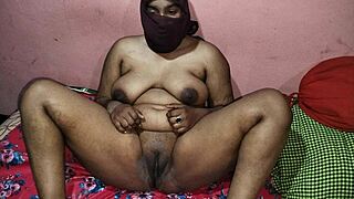 Bathroom hardcor sex with an Indian aunty, who is full of lust