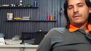 A solo guy masturbating 38 is too much to handle