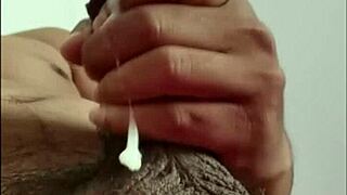 Leaked 2025 video shows Filipina girl getting wild with boyfriend in bedroom