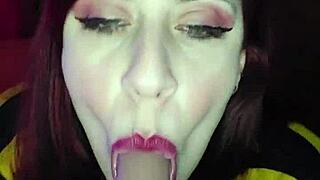 Tu hermanastra demanda nudes para calentarse con tu body