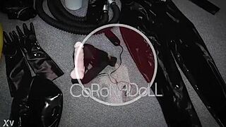 The man wore three layers of latex and four gloves, gasmask - self-bondage
