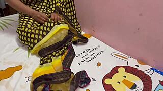 Desi Bhabhi in Saree Delivers Hot Dirty Sex With Hindi Audio