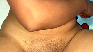 Desi Bhabhi in Saree Delivers Hot Dirty Sex With Hindi Audio