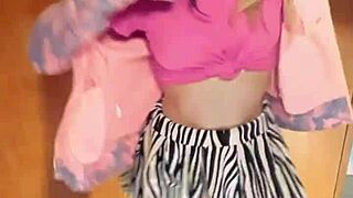 Bonneyuwu Dances in Miniskirt to Reggaeton with Cute Moves