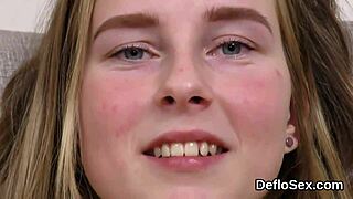 teen 18+ fingers hairless slit to orgasm