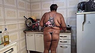 omg, i can’t beleive madrasta got so much cum on her face in da kitchen at home, so wild ya know!