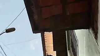 Sigo y Le Levanto La Falda a Mujer en Calle
