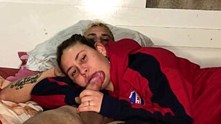 Hermanastra de 18 swallows huge cum load in mouth