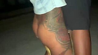 Esposa Makes Him Finish Three Times Rubbing Hard Without Condom in Public