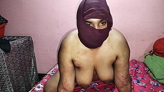 Unbelievable! Make-up guy drills hot Indian model client hard at home with raw audio