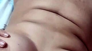 Mira como me vengo, papi, te gusta mi estilo?