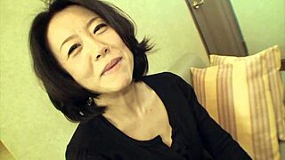 Sexy Japan milf gets pounded hard in bed