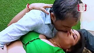 Horny Savita Bhabhi Craves Wet Pussy Action