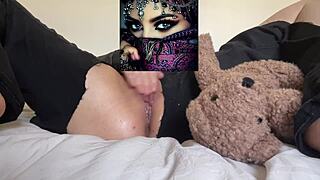 hey, wanna see me stuff a strawberry in my tight teen pussy? miss ya, mi amor!