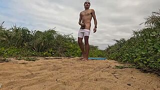 Handjob and cumshot on the beach