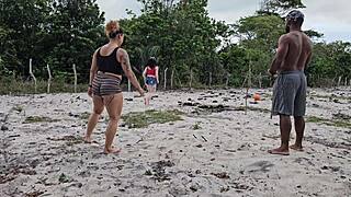 Batendo bola no capinho com meu vizinho perdemos o cusinho